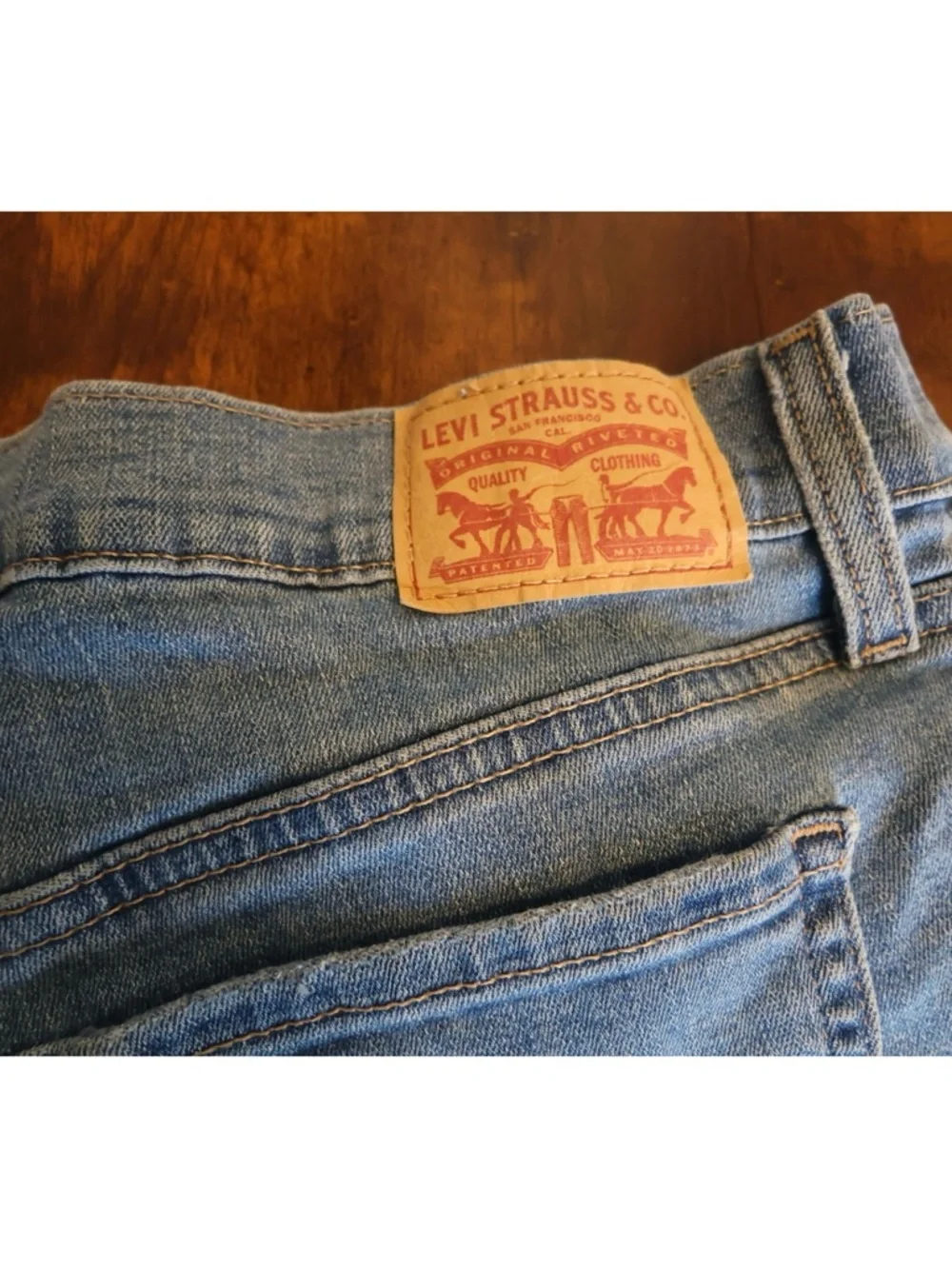 Levi’s mid-length - Picture 6 of 9